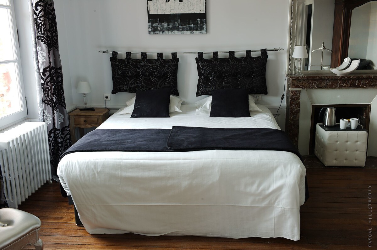 Suite Baroque - décor somptueux, Domaine de l'Ardoise